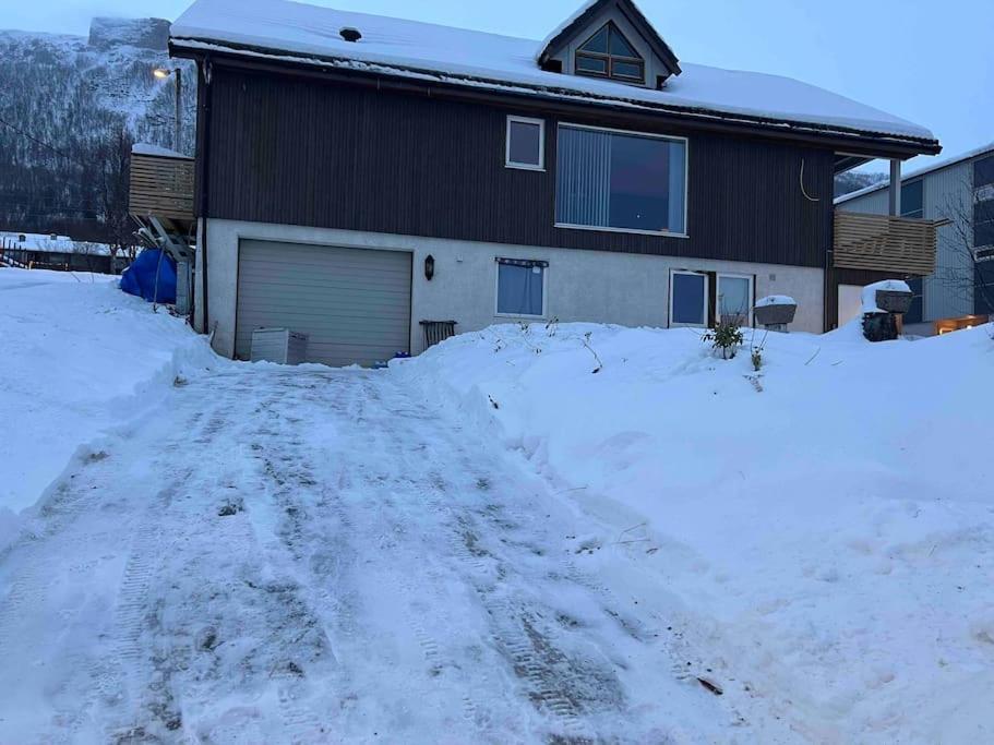 Sentralt Pa Fastlandet Og Gaavstand Til Alle Fasiliteter! Tromsdalen Bagian luar foto