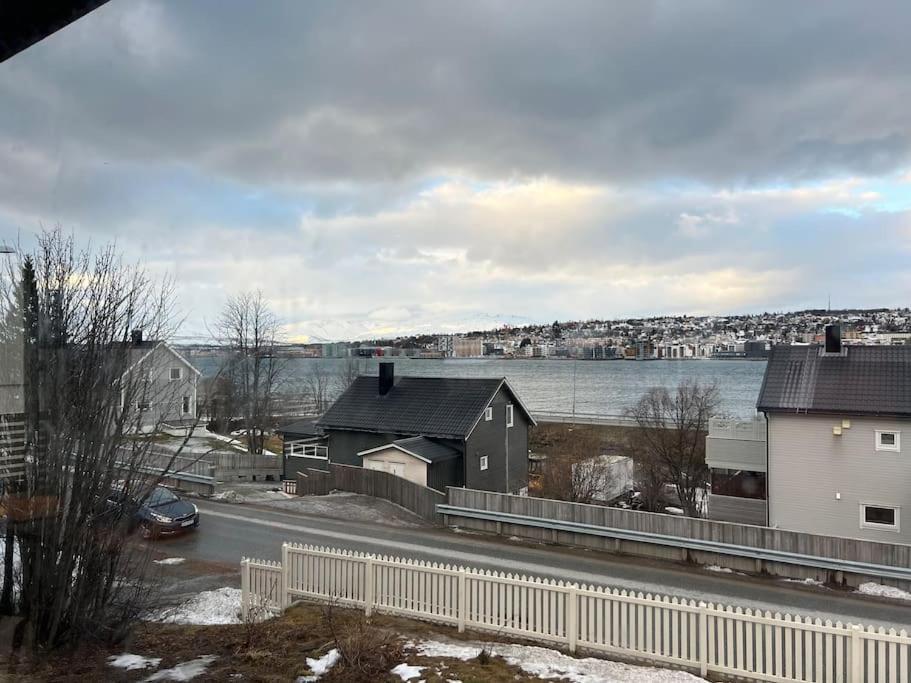 Sentralt Pa Fastlandet Og Gaavstand Til Alle Fasiliteter! Tromsdalen Bagian luar foto