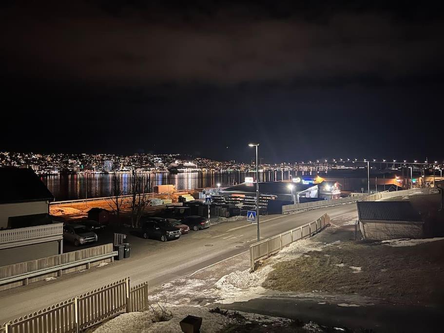 Sentralt Pa Fastlandet Og Gaavstand Til Alle Fasiliteter! Tromsdalen Bagian luar foto